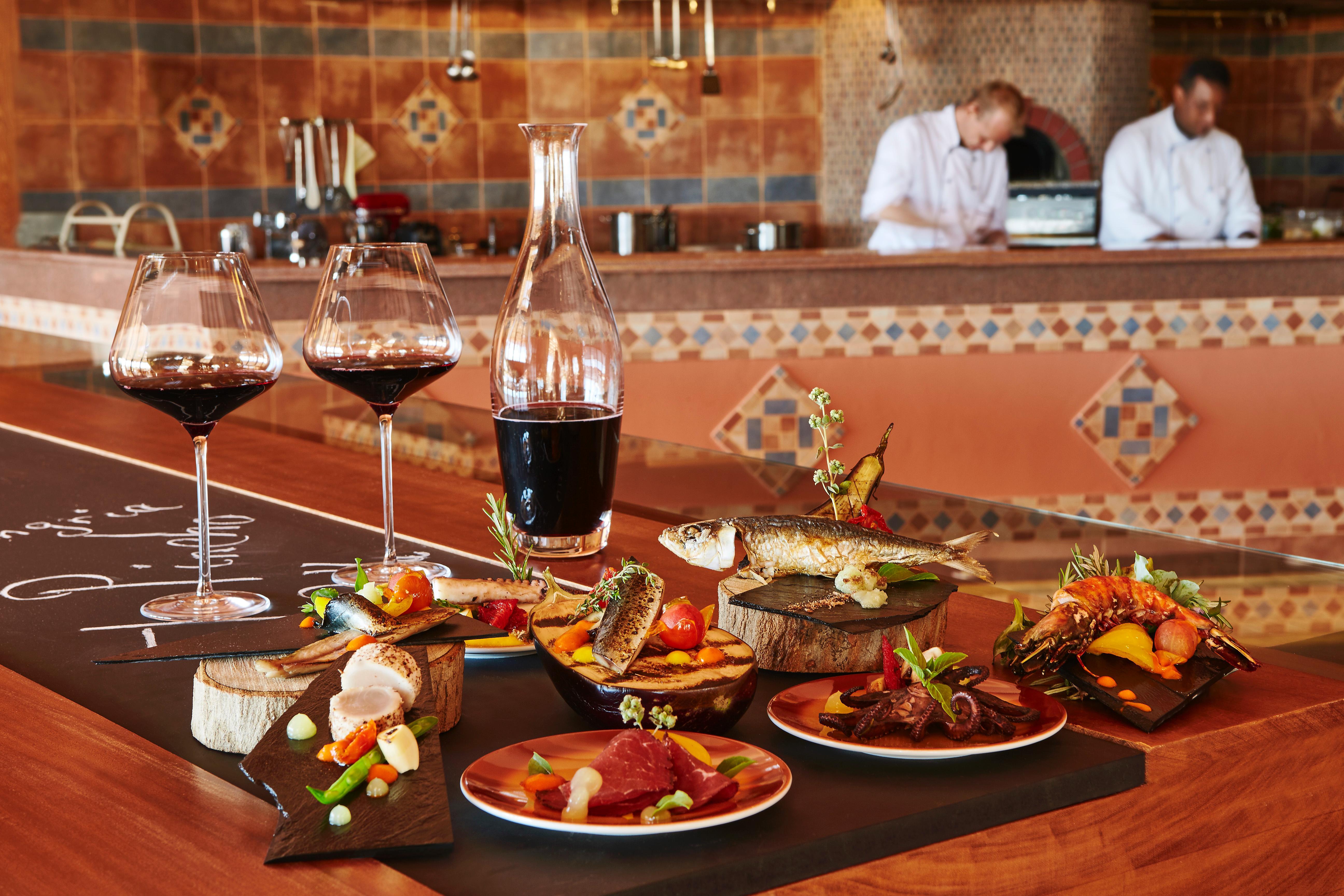 Kempinski Hotel Soma Bay Exterior photo Tapas